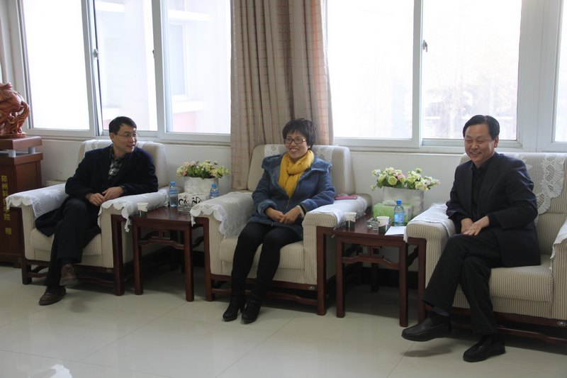 許昌市委常委、統(tǒng)戰(zhàn)部部長王忠梅來許昌學院調研