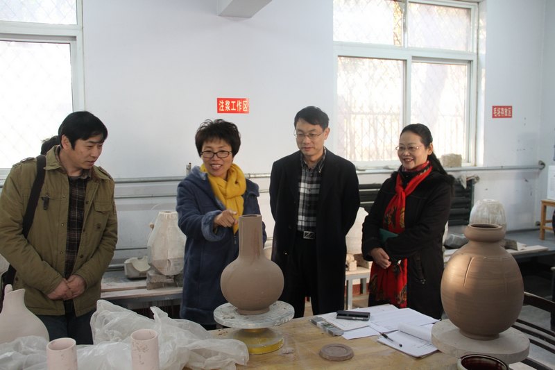 許昌市委常委、統(tǒng)戰(zhàn)部部長王忠梅來許昌學院調研