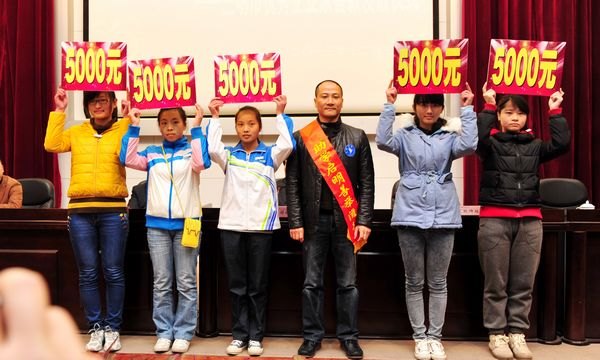 三明市優(yōu)秀企業(yè)家資助三明學(xué)院家庭經(jīng)濟(jì)困難學(xué)生50萬元