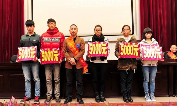 三明市優(yōu)秀企業(yè)家資助三明學(xué)院家庭經(jīng)濟(jì)困難學(xué)生50萬元