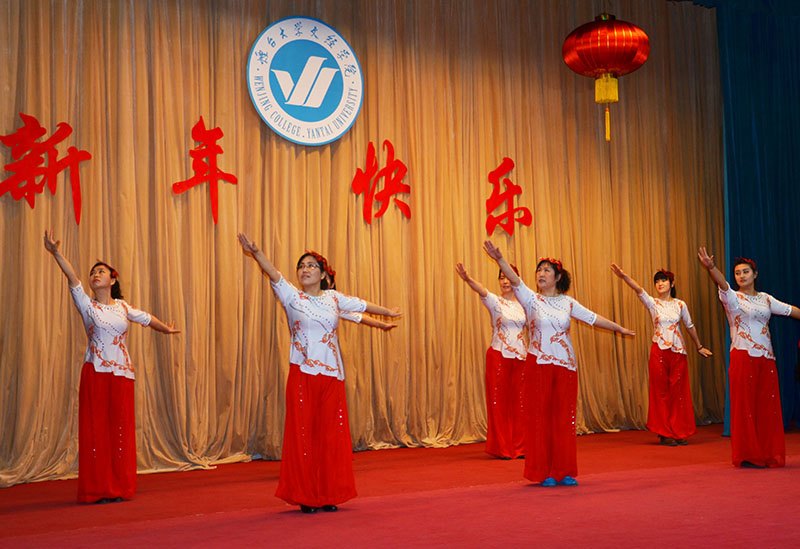學院2013年度工作總結及表彰大會舉行
