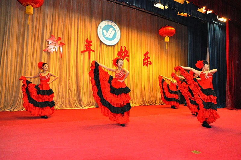 學院2013年度工作總結及表彰大會舉行