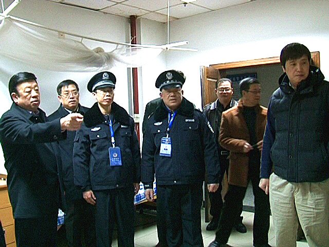 校領導春節期間看望慰問在崗職工和留校學生