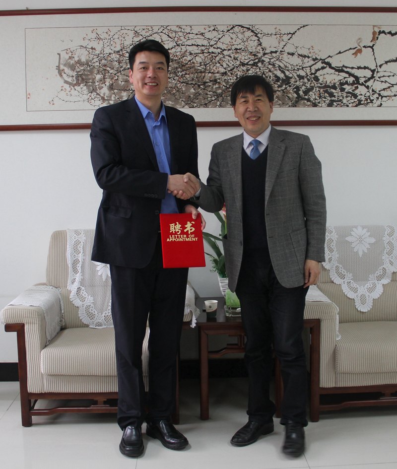 許昌學(xué)院聘請(qǐng)中國(guó)國(guó)家男子排球隊(duì)主教練謝國(guó)臣為客座教授